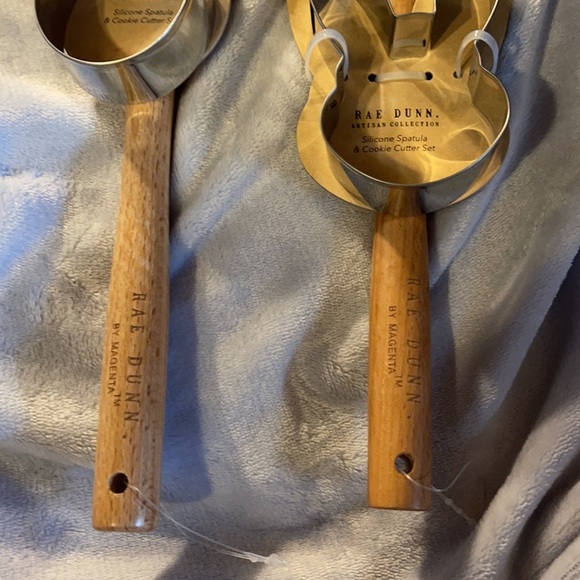 Rae Dunn Spatula/Cookie Cutter Set -Bunny/Egg - Picture 2 of 3